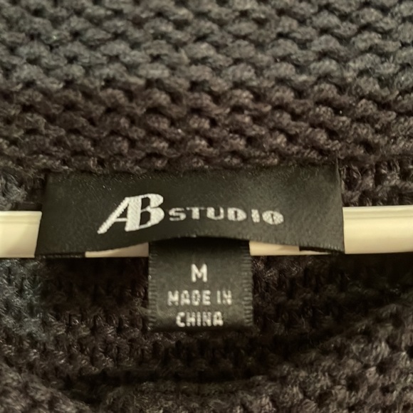 Shaw Type Top- Medium - Picture 4 of 5